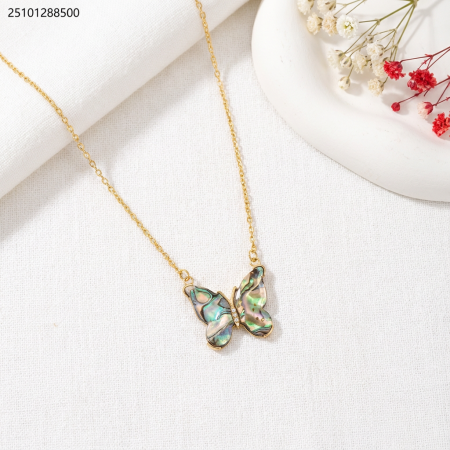 سنسال فراشة مع حجر ملون